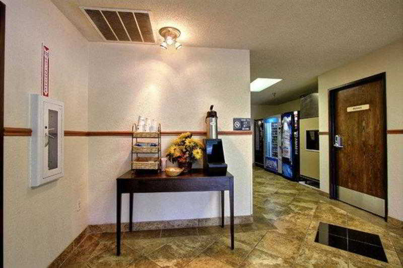 Days Inn & Suites By Wyndham Mt Pleasant Mount Pleasant Interior photo